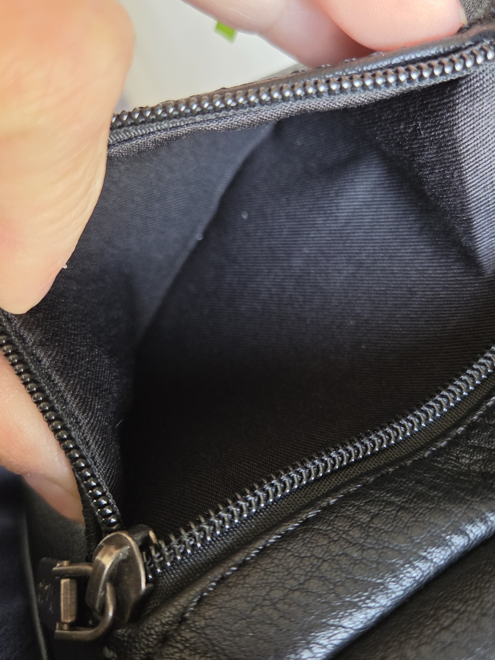 Milan Chiva Sling Bag/Crossbody/Chest Bag - Picture 5 of 9